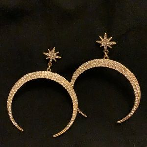 gold earrings
